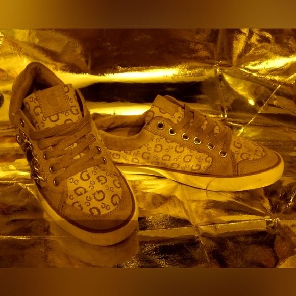 Guess women's gold chain sneakers. - Picture 4 of 7